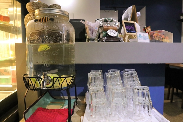 DOUBLE泰：【新莊美食】DOUBLE泰-南洋風味料理，室內裝潢異國美拍場景，捷運輔大站中正路泰式料理