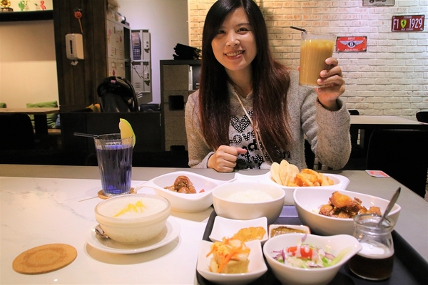 DOUBLE泰：【新莊美食】DOUBLE泰-南洋風味料理，室內裝潢異國美拍場景，捷運輔大站中正路泰式料理