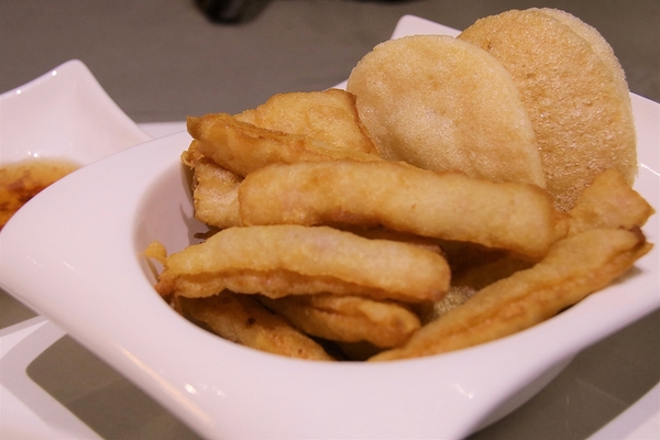 DOUBLE泰：【新莊美食】DOUBLE泰-南洋風味料理，室內裝潢異國美拍場景，捷運輔大站中正路泰式料理