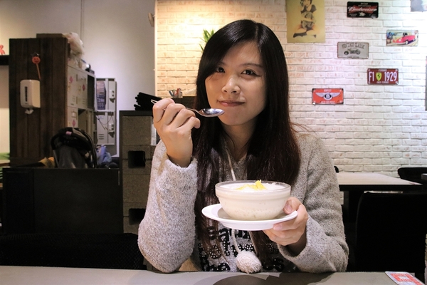 DOUBLE泰：【新莊美食】DOUBLE泰-南洋風味料理，室內裝潢異國美拍場景，捷運輔大站中正路泰式料理