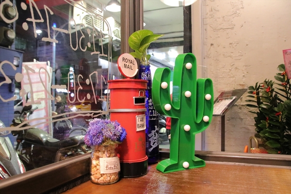 DOUBLE泰：【新莊美食】DOUBLE泰-南洋風味料理，室內裝潢異國美拍場景，捷運輔大站中正路泰式料理