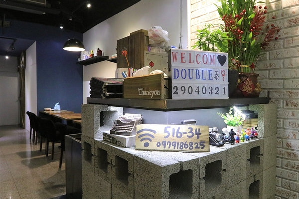 DOUBLE泰：【新莊美食】DOUBLE泰-南洋風味料理，室內裝潢異國美拍場景，捷運輔大站中正路泰式料理