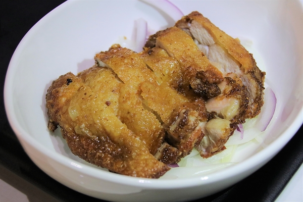 DOUBLE泰：【新莊美食】DOUBLE泰-南洋風味料理，室內裝潢異國美拍場景，捷運輔大站中正路泰式料理