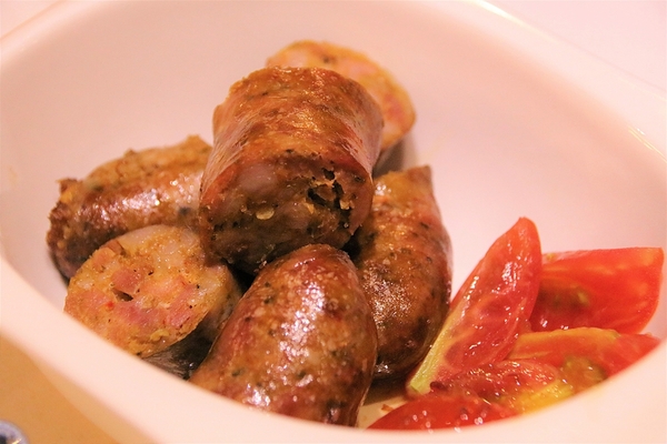 DOUBLE泰：【新莊美食】DOUBLE泰-南洋風味料理，室內裝潢異國美拍場景，捷運輔大站中正路泰式料理