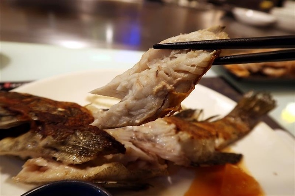 拾捌創意鐵板料理：新店鐵板燒 拾捌創意鐵板料理 現流海鮮鐵板燒(影片) 創意美味兼具 七張捷運站樓上~