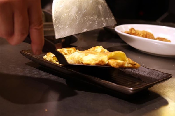 拾捌創意鐵板料理：新店鐵板燒 拾捌創意鐵板料理 現流海鮮鐵板燒(影片) 創意美味兼具 七張捷運站樓上~