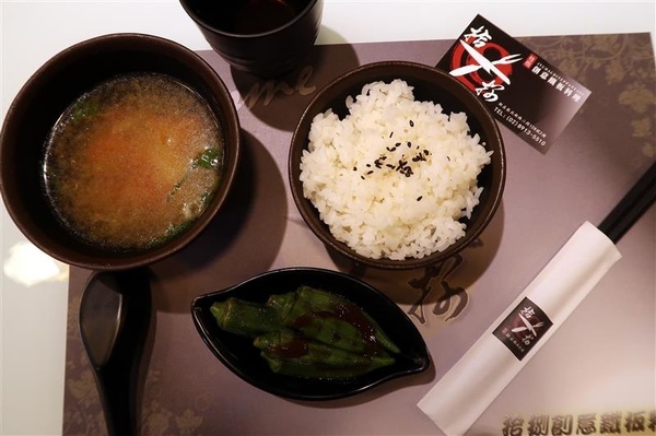 拾捌創意鐵板料理：新店鐵板燒 拾捌創意鐵板料理 現流海鮮鐵板燒(影片) 創意美味兼具 七張捷運站樓上~