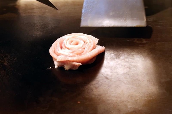 拾捌創意鐵板料理：新店鐵板燒 拾捌創意鐵板料理 現流海鮮鐵板燒(影片) 創意美味兼具 七張捷運站樓上~