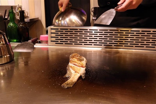 拾捌創意鐵板料理：新店鐵板燒 拾捌創意鐵板料理 現流海鮮鐵板燒(影片) 創意美味兼具 七張捷運站樓上~