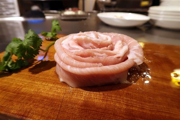 拾捌創意鐵板料理：新店鐵板燒 拾捌創意鐵板料理 現流海鮮鐵板燒(影片) 創意美味兼具 七張捷運站樓上~