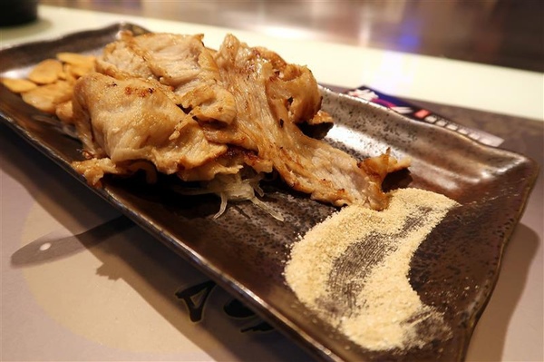 拾捌創意鐵板料理：新店鐵板燒 拾捌創意鐵板料理 現流海鮮鐵板燒(影片) 創意美味兼具 七張捷運站樓上~