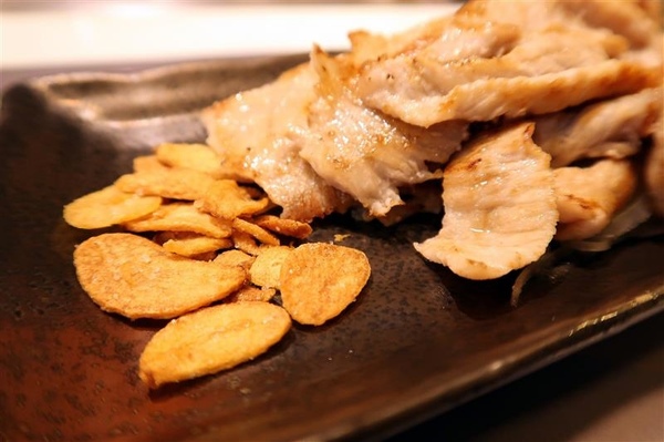 拾捌創意鐵板料理：新店鐵板燒 拾捌創意鐵板料理 現流海鮮鐵板燒(影片) 創意美味兼具 七張捷運站樓上~