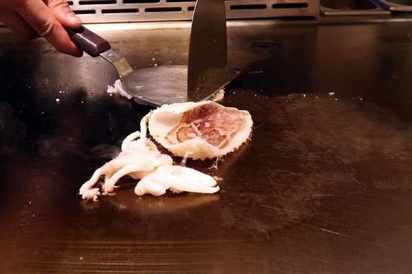 拾捌創意鐵板料理：新店鐵板燒 拾捌創意鐵板料理 現流海鮮鐵板燒(影片) 創意美味兼具 七張捷運站樓上~