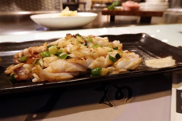 拾捌創意鐵板料理：新店鐵板燒 拾捌創意鐵板料理 現流海鮮鐵板燒(影片) 創意美味兼具 七張捷運站樓上~