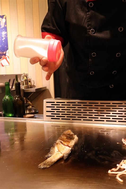 拾捌創意鐵板料理：新店鐵板燒 拾捌創意鐵板料理 現流海鮮鐵板燒(影片) 創意美味兼具 七張捷運站樓上~