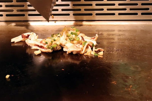 拾捌創意鐵板料理：新店鐵板燒 拾捌創意鐵板料理 現流海鮮鐵板燒(影片) 創意美味兼具 七張捷運站樓上~