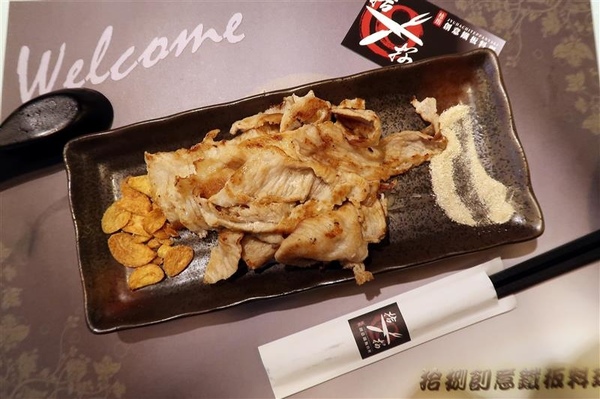 拾捌創意鐵板料理：新店鐵板燒 拾捌創意鐵板料理 現流海鮮鐵板燒(影片) 創意美味兼具 七張捷運站樓上~