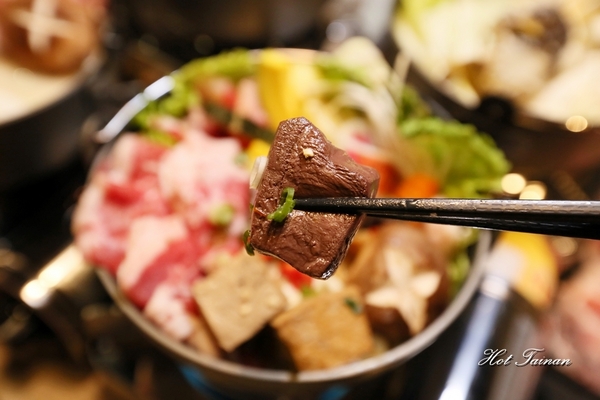 high鍋：【台南美食】成大學區內必吃鍋物！無敵欠拍海鮮鍋，好評登場：High鍋