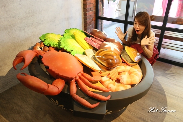 high鍋：【台南美食】成大學區內必吃鍋物！無敵欠拍海鮮鍋，好評登場：High鍋