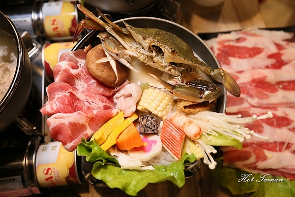 high鍋：【台南美食】成大學區內必吃鍋物！無敵欠拍海鮮鍋，好評登場：High鍋