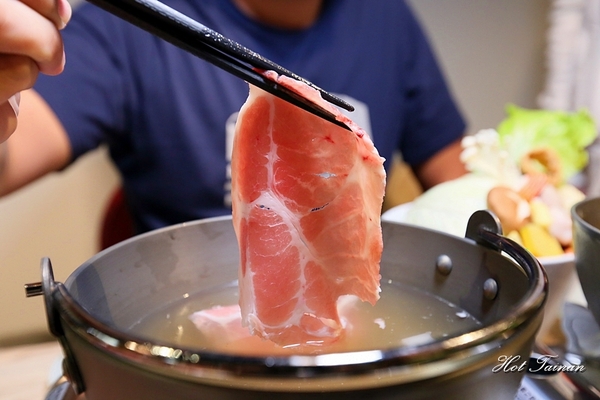 high鍋：【台南美食】成大學區內必吃鍋物！無敵欠拍海鮮鍋，好評登場：High鍋