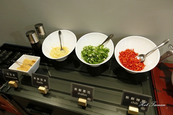 high鍋：【台南美食】成大學區內必吃鍋物！無敵欠拍海鮮鍋，好評登場：High鍋