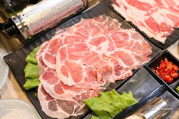 high鍋：【台南美食】成大學區內必吃鍋物！無敵欠拍海鮮鍋，好評登場：High鍋