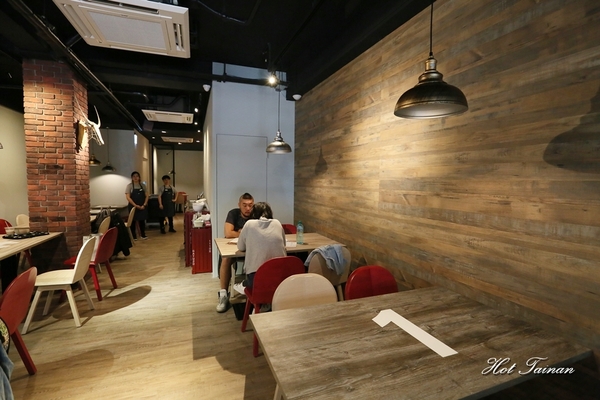 high鍋：【台南美食】成大學區內必吃鍋物！無敵欠拍海鮮鍋，好評登場：High鍋