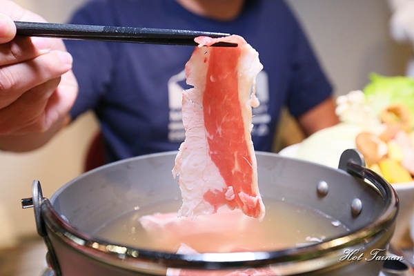 high鍋：【台南美食】成大學區內必吃鍋物！無敵欠拍海鮮鍋，好評登場：High鍋