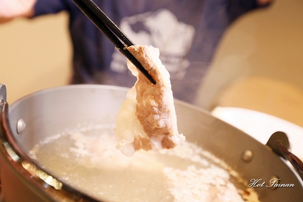 high鍋：【台南美食】成大學區內必吃鍋物！無敵欠拍海鮮鍋，好評登場：High鍋