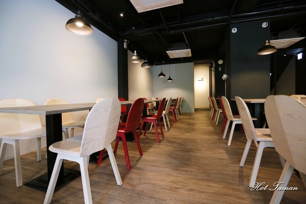 high鍋：【台南美食】成大學區內必吃鍋物！無敵欠拍海鮮鍋，好評登場：High鍋