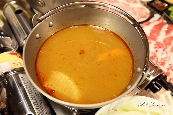 high鍋：【台南美食】成大學區內必吃鍋物！無敵欠拍海鮮鍋，好評登場：High鍋