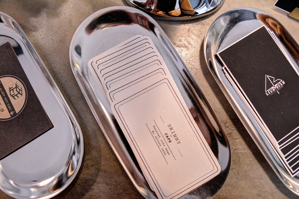 Light Beam Coffee Roasters：台中| LIGHTBEAM COFFEE ROASTERS · 陽光灑落玻璃窗，點杯咖啡曬生活