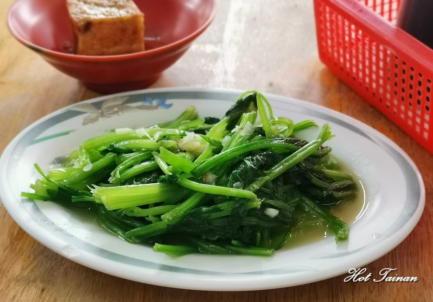台南在地人的私藏秘店！蒜頭飯必點，不吃會後悔：阿興虱目魚 - 熱血玩台南。跳躍新世界