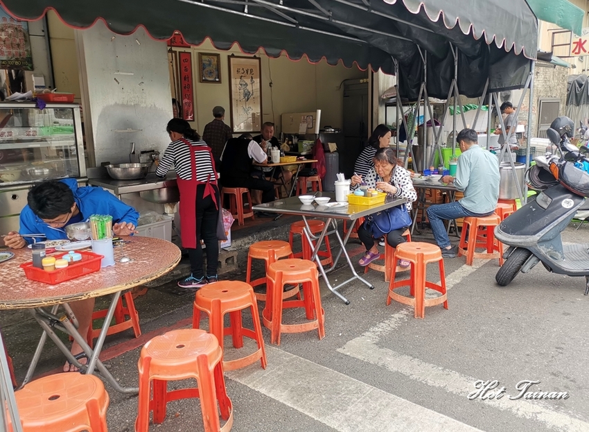 台南在地人的私藏秘店！蒜頭飯必點，不吃會後悔：阿興虱目魚 - 熱血玩台南。跳躍新世界