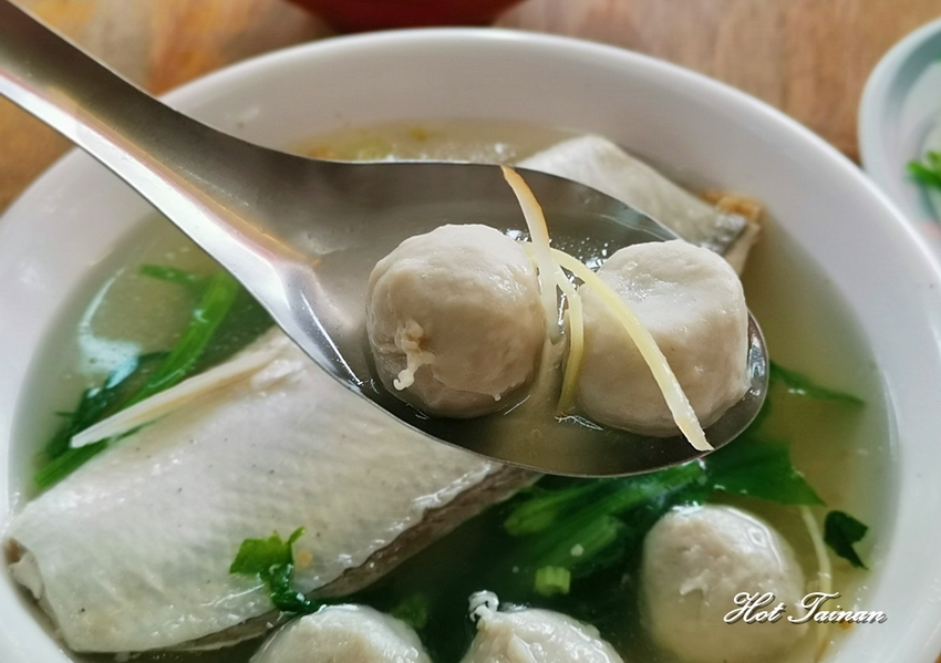 台南在地人的私藏秘店！蒜頭飯必點，不吃會後悔：阿興虱目魚 - 熱血玩台南。跳躍新世界