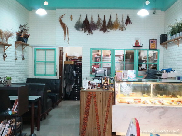 日月手工坊 – SunMoonpatisserie:台中美食│日月手工坊〃台中人氣甜點店!彩虹生乳酪、日月星空,不僅美,價格也超親民~