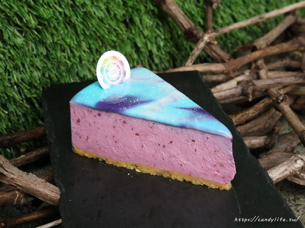 日月手工坊 – SunMoonpatisserie:台中美食│日月手工坊〃台中人氣甜點店!彩虹生乳酪、日月星空,不僅美,價格也超親民~