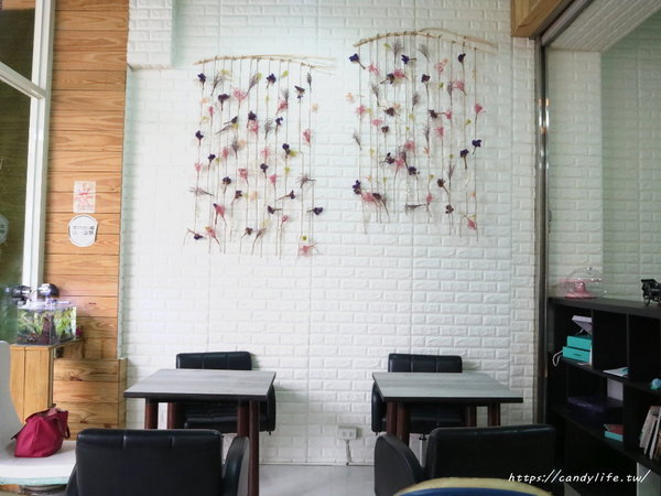 日月手工坊 – SunMoonpatisserie:台中美食│日月手工坊〃台中人氣甜點店!彩虹生乳酪、日月星空,不僅美,價格也超親民~