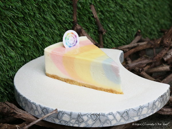 日月手工坊 – SunMoonpatisserie:台中美食│日月手工坊〃台中人氣甜點店!彩虹生乳酪、日月星空,不僅美,價格也超親民~