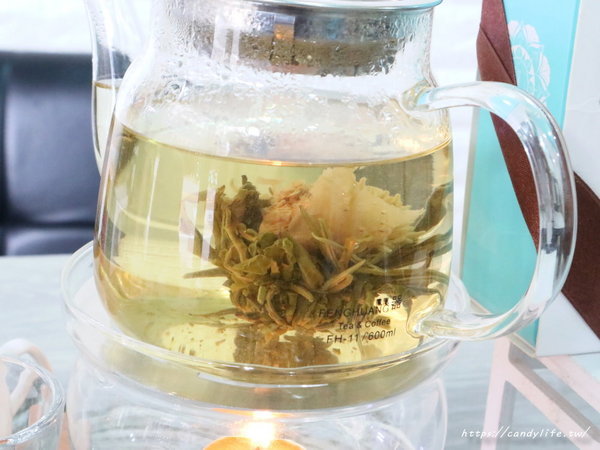 日月手工坊 – SunMoonpatisserie:台中美食│日月手工坊〃台中人氣甜點店!彩虹生乳酪、日月星空,不僅美,價格也超親民~