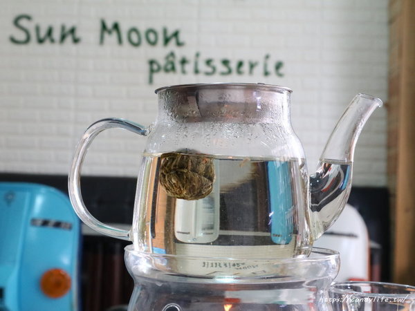 日月手工坊 – SunMoonpatisserie:台中美食│日月手工坊〃台中人氣甜點店!彩虹生乳酪、日月星空,不僅美,價格也超親民~