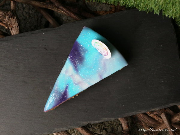 日月手工坊 – SunMoonpatisserie:台中美食│日月手工坊〃台中人氣甜點店!彩虹生乳酪、日月星空,不僅美,價格也超親民~