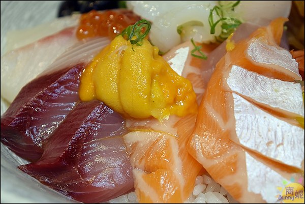 桀壽司(新光店)：台中隱藏版貨櫃屋日本料理。桀壽司新光店。藏身新光三越與大遠百間。丼飯壽司比美食街好吃數倍@商妮吃喝遊樂