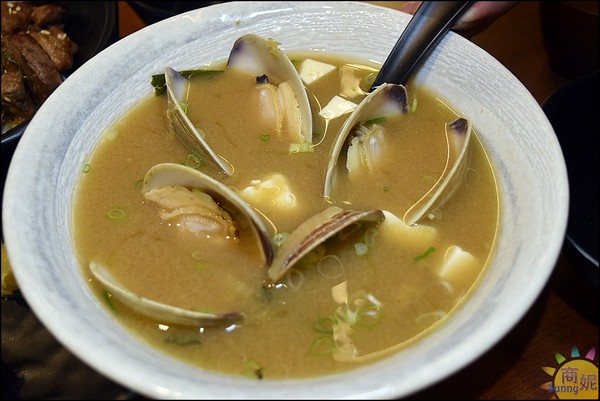 桀壽司(新光店)：台中隱藏版貨櫃屋日本料理。桀壽司新光店。藏身新光三越與大遠百間。丼飯壽司比美食街好吃數倍@商妮吃喝遊樂