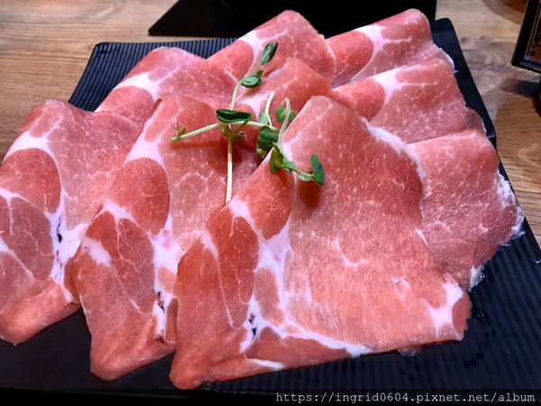 平價就能吃到港口尚青海鮮 肉控們完全不罪惡的肉食天堂！基隆美食 廟口市區激推的「煮火鍋」