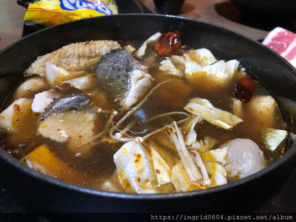 平價就能吃到港口尚青海鮮 肉控們完全不罪惡的肉食天堂！基隆美食 廟口市區激推的「煮火鍋」