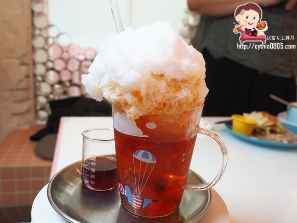 桃園藝文特區美食-有食候。紅豆-打開販賣機進入另一個世界，我在泳池底下悠然的生活著  (邀約) @民宿女王芽月-美食.旅遊.全台趴趴走