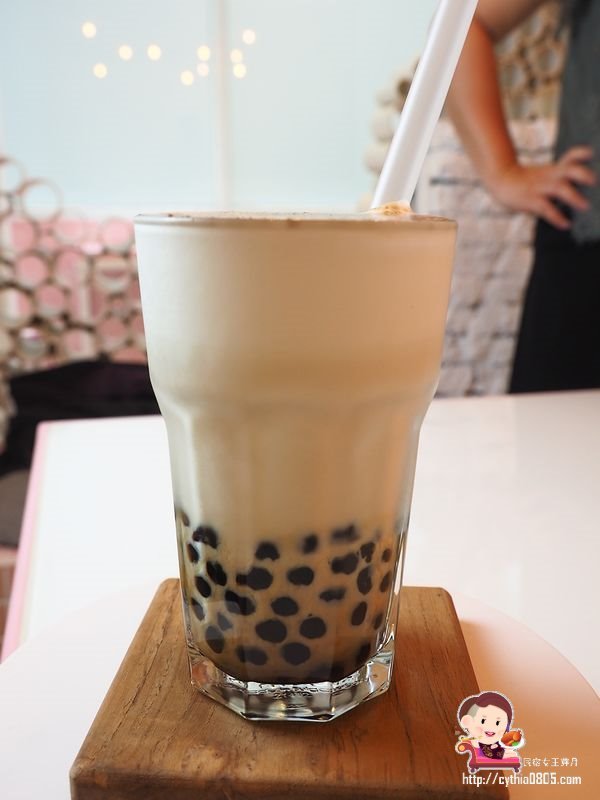 桃園藝文特區美食-有食候。紅豆-打開販賣機進入另一個世界，我在泳池底下悠然的生活著  (邀約) @民宿女王芽月-美食.旅遊.全台趴趴走