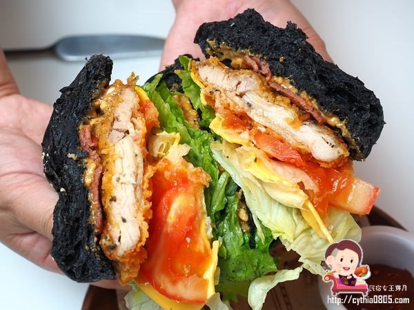 桃園藝文特區美食-有食候。紅豆-打開販賣機進入另一個世界，我在泳池底下悠然的生活著  (邀約) @民宿女王芽月-美食.旅遊.全台趴趴走